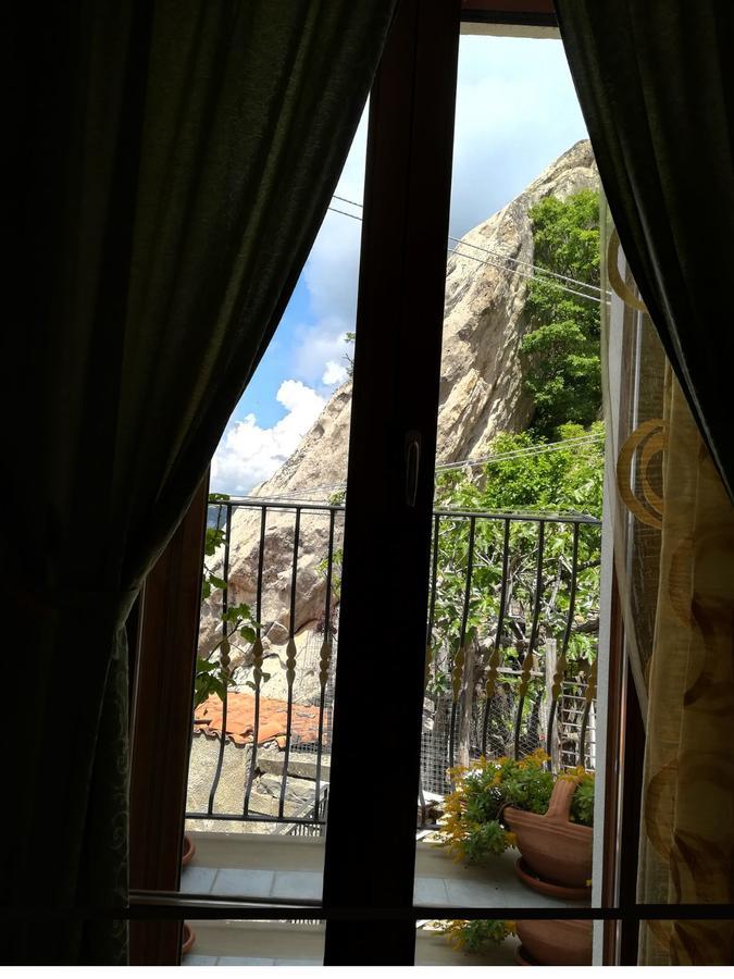 B&B L'Arabatana ปิเอตราเปอร์โตซา ภายนอก รูปภาพ